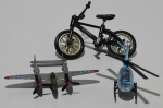 Helicóptero, Bicicleta e avião de metal