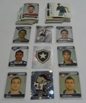 371 figurinhas do álbum do álbum do Brasileiro de 2011, algumas repetidas