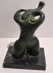 Escultura em Bronze R. Emiliano medindo 17 x 9 x 6 cm.