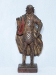 Antiga imagem de Santo Expedito entalhada em madeira, aplicação de policromia. Século XIX. No estado, sem uma das mãos. Alt. 24cm.