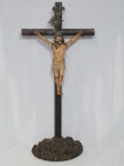 Antiga imagem de Cristo Crucificado entalhada em madeira, Jesus Cristo em policromia, resplendor e plaqueta "INRI" em metal prateado. Alt. 70cm.