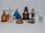 Doze (12) peças religiosas diversas, diferentes materiais. Alt. maior 16cm, menor 8cm.