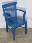 Cadeira de braço em madeira pintada em azul, pés retilíneos com amarrados, encosto vazado em barras. Alt. 87cm.