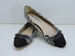 CALÇADOS - Par de sapatos femininos KARLY LAGERFELD - PARIS. Tam em centímetros 24 cm.
