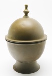 BRONZE - Potiche em bronze com interior estanhado. Med. 21x13 cm.