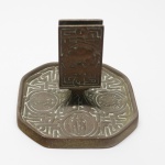 BRONZE - Incensário de bronze, ricamente lavrado. Med. 8,5x11,5x11,5 cm.