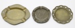 BRONZE - Lote de 3 cinzeiros de bronze. Med. 15,5 cm, 12,5 cm e 10,5 cm.