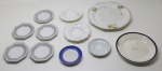 PORCELANA - Lote composto de 9 pires, 1 prato de sobremesa, 1 prato raso. Med. 24 cm e 10,5 cm. Total de 11 peças. Bicados e marcas do tempo.