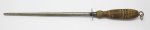 DIVERSOS - Antigo afiador de facas, "chaira" com cabo em madeira. Alt. 47 cm.