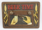 DIVERSOS - Placa decorativa em madeira com 2 suportes torneados. Med. 24x34 cm.