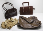 ACESSÓRIOS - Lote de 4 bolsas em couro (natural e ecológicos), diversos. Marcas do tempo e de uso.