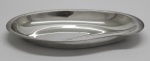 METAL - Petisqueira oval em metal espessurado a prata. Med. 3x29x17 cm.