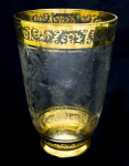 DEMI CRISTAL - Belo vaso floreira com rica lapidação e borda com farta douração. Alt 24,5 cm. Leves desgastes.