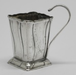 METAL - Caneca quadrada em Alpaca espessurada a prata. Alt. 8 cm.