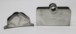 METAL - Lote de 2 porta guardanapos em metal espessurados a prata. Med. 10x15x4 cm e 7x13,5x3 cm.