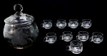 CRISTAL - Magnifica poncheira em cristal decorada com belíssima lapidação floral acompanhada por 9 canecas. excelente estado de conservação , poncheira mede 31 cm, canecas medem 6,5 cm.