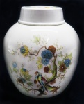 PORCELANA EUROPEIA - Belo potiche em faiança inglesa - ROYAL CAULDON - Policromado, floral. Dia. 16 cm.