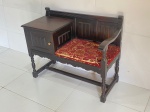 MOBILIÁRIO - Antiga mesa de madeira para telefone conjugado com cadeira, conhecido também como fofoqueira. 77x96x43. Marcas do tempo.
