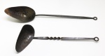 DIVERSOS - Lote de 2 colheres grandes. Med. 50 cm e 37 cm.