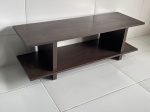 MOBILIÁRIO - Aparador em MDF folheado com 2 estágios. Med. 40x120x40 cm.