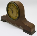 RELÓGIO - Relógio de mesa despertador, caixa em madeira nobre. Med. 18x31x6 cm. No estado.