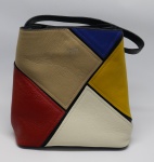 ACESSÓRIO -  AREZZO - Bolsa em couro colorido. Med. 26x28 cm. Semi nova.