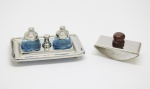 WMF - Delicado tinteiro e mata borrão em com banho novo, vidros em tom azul. Med. 5x13x7 cm e 5x8x4 cm.