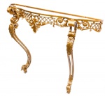 MOBILIÁRIO - Aparador em ferro batido, pintado em ouro velho. Med. 88x110x30 cm. Não possui tampo