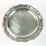 Travessa de baixela em prata de lei contrastada. 1480 Kg. 41 cm.