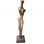Mário Morel Agostinelli (1915-2000). Grande escultura em bronze dourado representando figura. Assinado. 137 cm de altura.