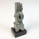 Bruno Giorgi (1905-1996). Sem Título. Escultura em pedra sabão com base em mármore preto. 35 x 8 x 8 cm sem a base e 30 x 8 x 8 cm com a base.