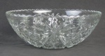Bowl em demi-cristal, com lapidações em sulcos e rosetas. Borda em pequenas ondulações. Med. 10x27 cm.