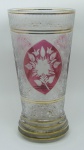 Vaso em vidro dos anos 60, na tonalidade translúcida e rosa, decorada com trabalhos diversos e flores em satiné. Frisos em dourado. Alt. 22 cm.