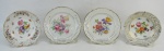 Quatro peças diversas em porcelana de diversas procedências e decorações. Med. maior 4x21,5x21,5cm.