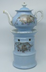 Theiere em porcelana francesa de Limoges com pintura de paisagem com castelo e flores em policromia. Alt. 25,5cm.