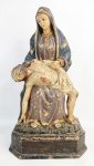 Pietá - Bela imagem do Séc. XVIII / XIX, em madeira policromada, representando Virgem Maria e seu filho, após a descida da cruz. Alt. 39cm.