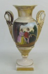 Vaso em porcelana francesa Velho Paris, decorada com pinturas, de um lado cena de galanteio e do outro paisagem. Alças com restauro e perdas no dourado. Alt. 24,5cm.