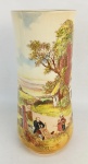 Vaso em porcelana inglesa, marca da manufatura Royal Doulton, decorado com pinturas policromadas de paisagem européia com figuras. Alt. 23,5cm.