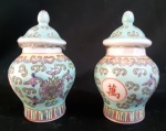 Par de vasos decorativo em  porcelana - Altura: 10 cm
