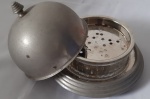 Antiga manteigueira em metal  -  Altura: 11 cm - Vidro duralex made in france, metal com pontos de oxidação.
