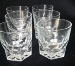 Seis copos em vidro -Diâmetro:  10 cm e Altura: 9 cm