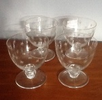 Conjunto de quatro taças em cristal Europeu, decoração com estrelinhas - Medidas: 10x9 cm