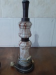 Base para abajur em vidro com base em madeira - Altura: 46 cm - Não testado.
