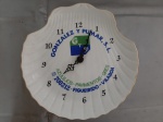 Relógio de parede em porcelana em forma de concha, novo  na caixa , - Diâmetro: 15 cm, e Altura: - 20 cm Lote nao testado