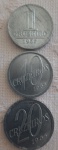 Três moedas em alumínio um cruzeiro 1952, dez cruzeiros 1965 e vinte cruzeiros 1965.