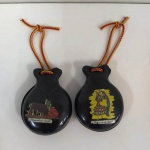 Par de Castanholas - Macho e Femea - em material sintético - originais espanholas - Mede: 8 cm