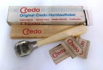 Antigo aparelho de retirar calos - CREDO com 3 caixas de gilletes.