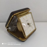 Antigo Relógio de viagem marca Europa - Excelente  estado - Funcionando  sem garantias. Mede: 8 cm 