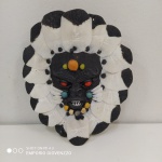 Mascara Indígena  em Madeira Ornamenta com escamas de peixe Pirarucu, pedras e sementes da Amazônia - Mede  17x19 cm