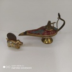 Mini Lanterna do Aladim com bicado na ponta e Porquinho da Fortuna em bronze. Maior mede 08 cm